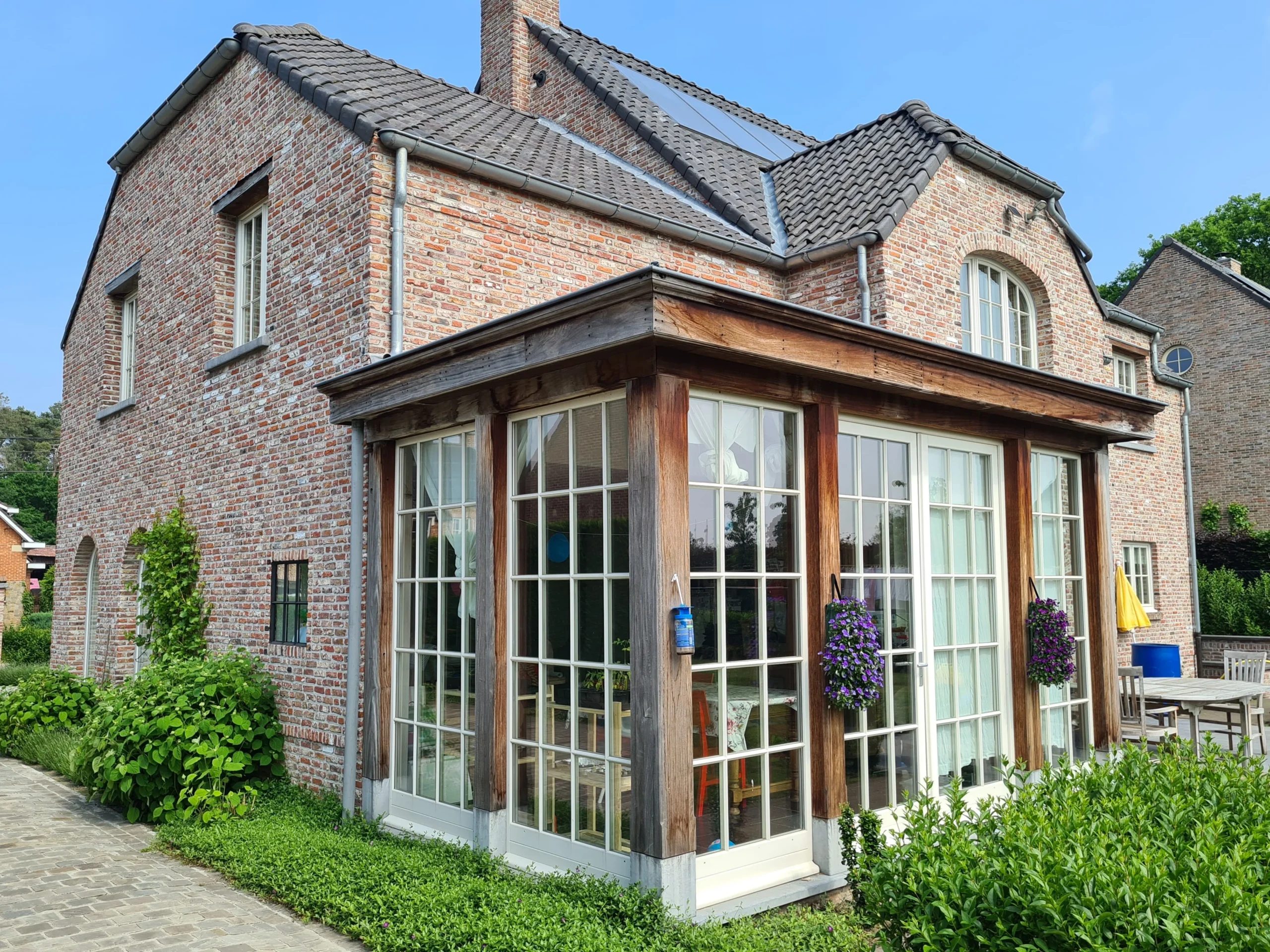 Landelijke woning met aluminium ramen